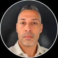 Akis Karentzos